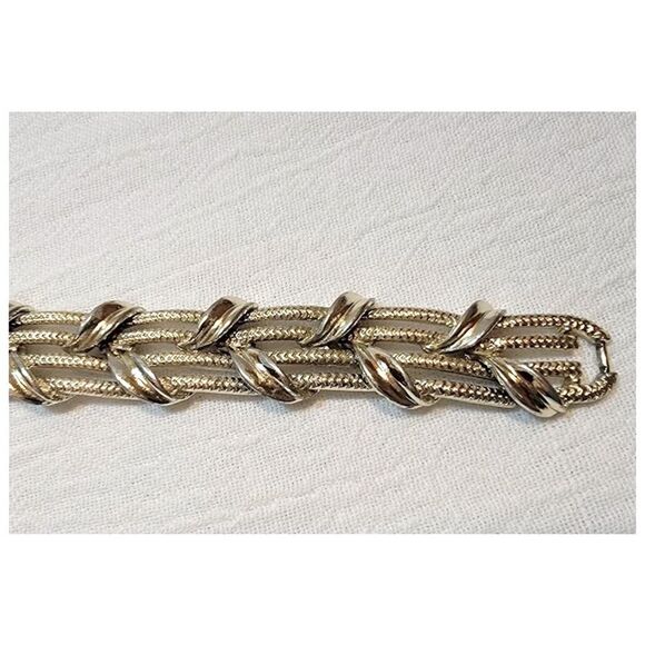 Vintage Signed 60’s Lisner Silver-tone Bracelet with Ribbon & Leaves. - Picture 6 of 10